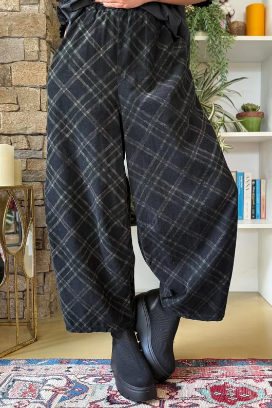Arbi Needlecord Tartan Barrel Pant Black